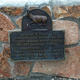Placa commemorativa en Antelope ante la “resistencia contra la secta”. Wikimedia Commons